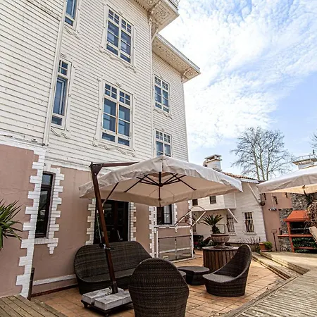 Stylish In Historic Mansion In Beylerbeyi * איסטמבול