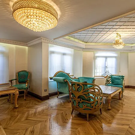 Stylish In Historic Mansion In Beylerbeyi Apartment